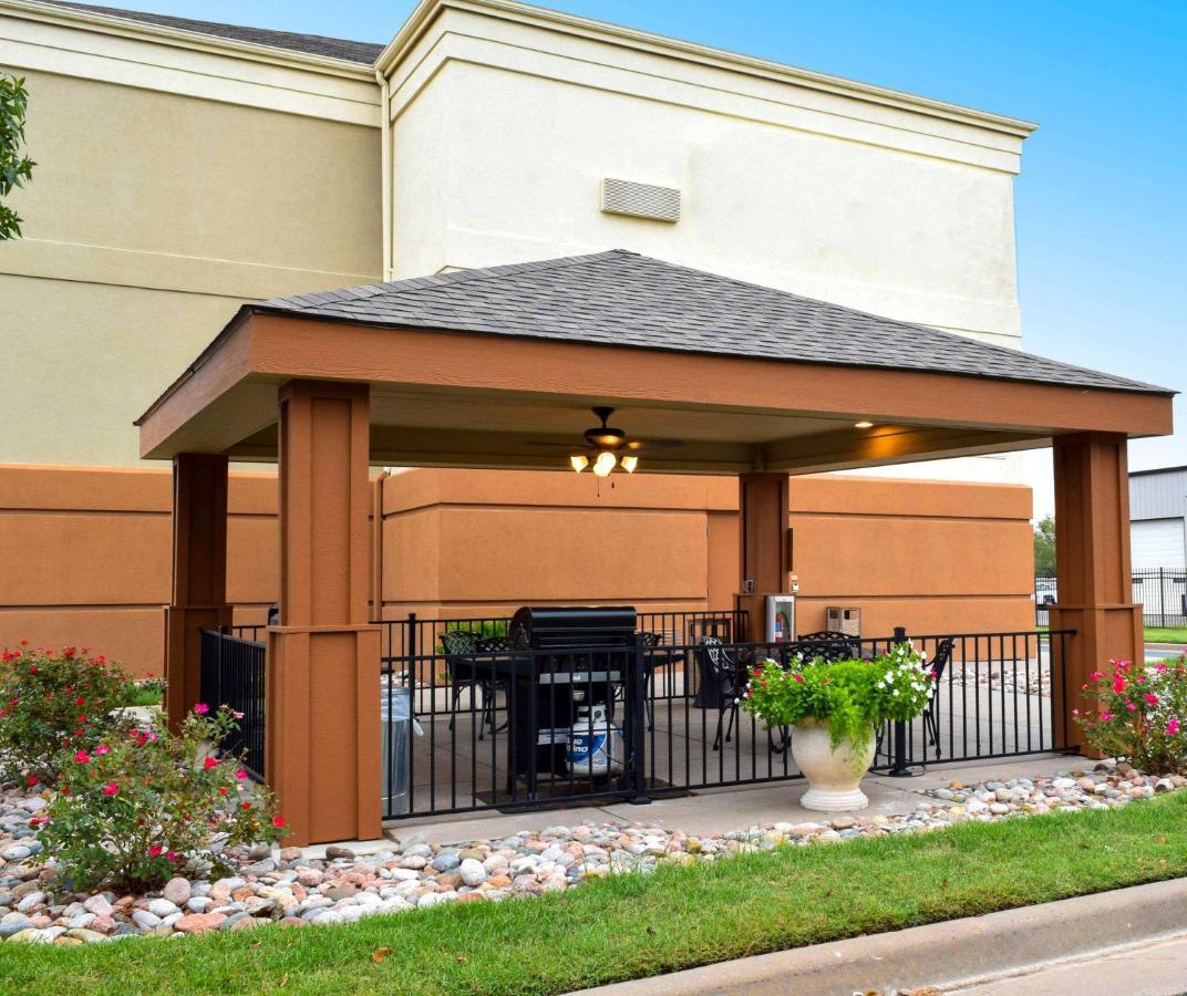 Mainstay Suites - Wichita Ne Exterior foto